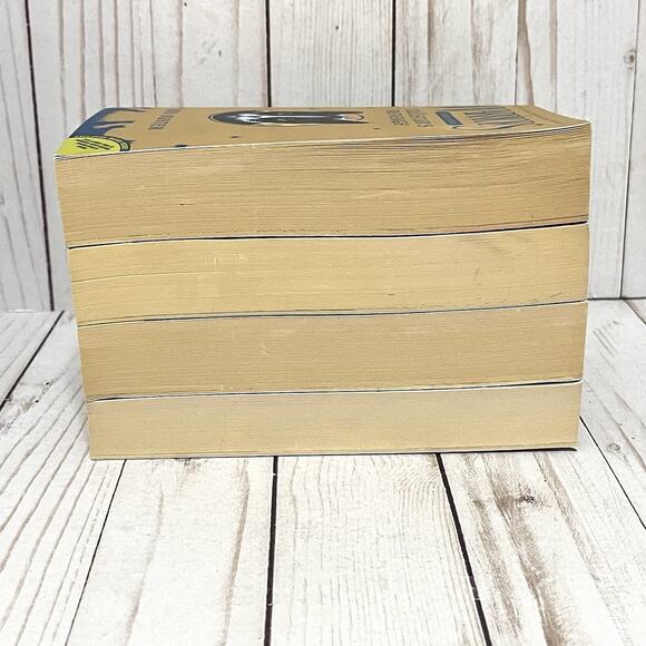 Lot of 4 Erin Hunter Warriors Super Edition Books - Picture 3 of 3